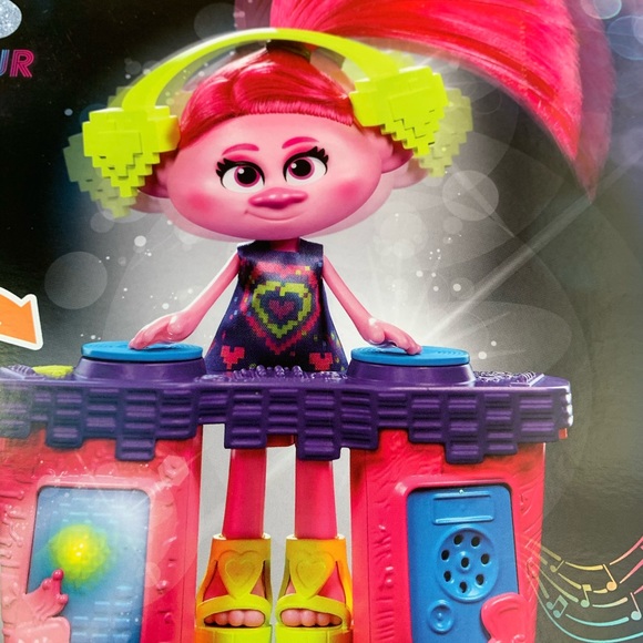 DreamWorks Trolls World Tour Party DJ Poppy Doll  Musical DJ lights up & sings - Picture 2 of 8